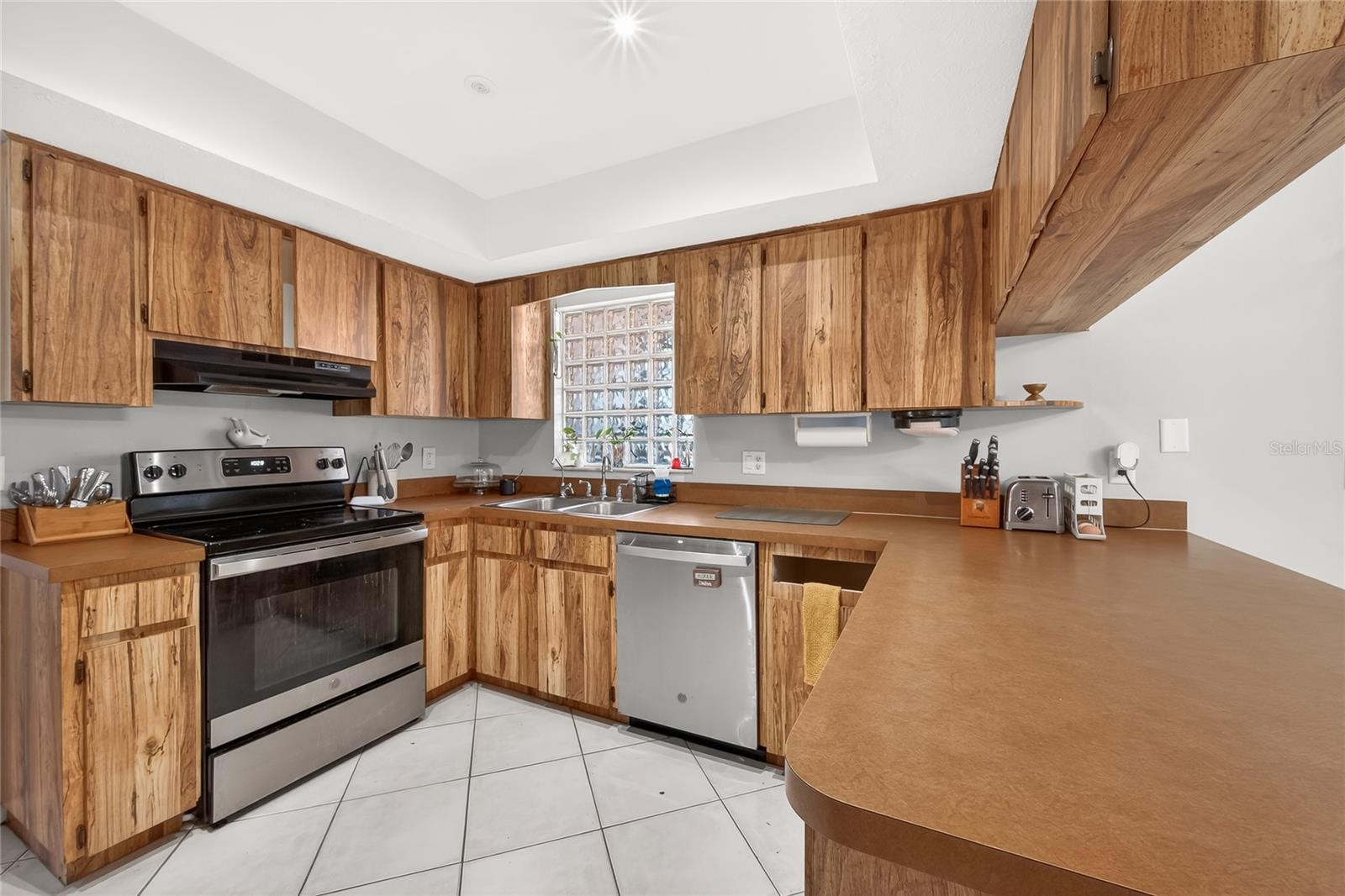 Listing photo id 7 for 18322 Swan Lake Drive