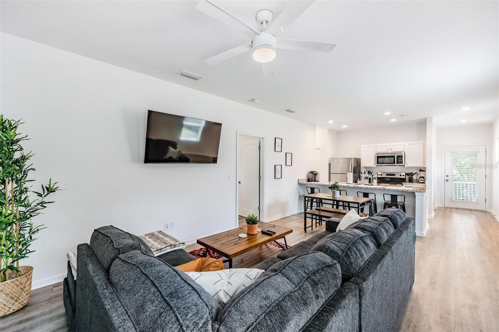 Image 7 of 42 For 2604 Highland Avenue A