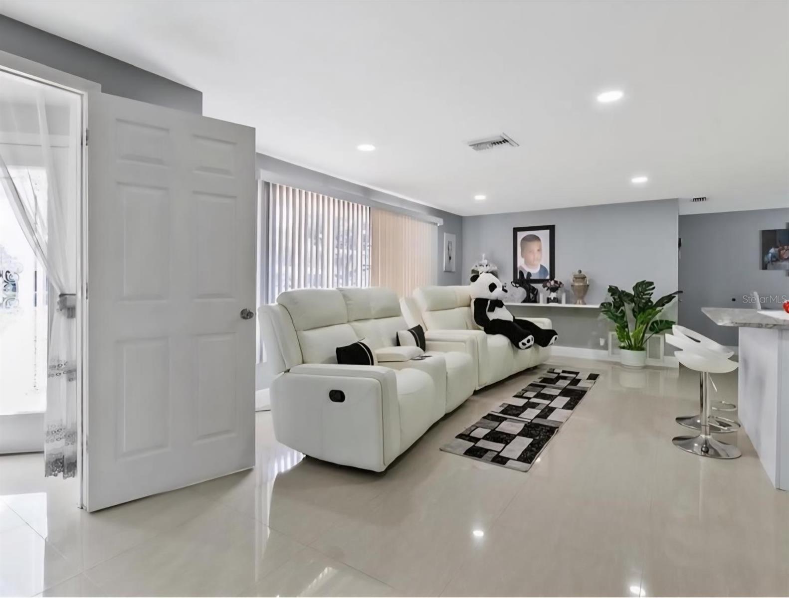 Image 3 of 18 For 8310 Pat Boulevard