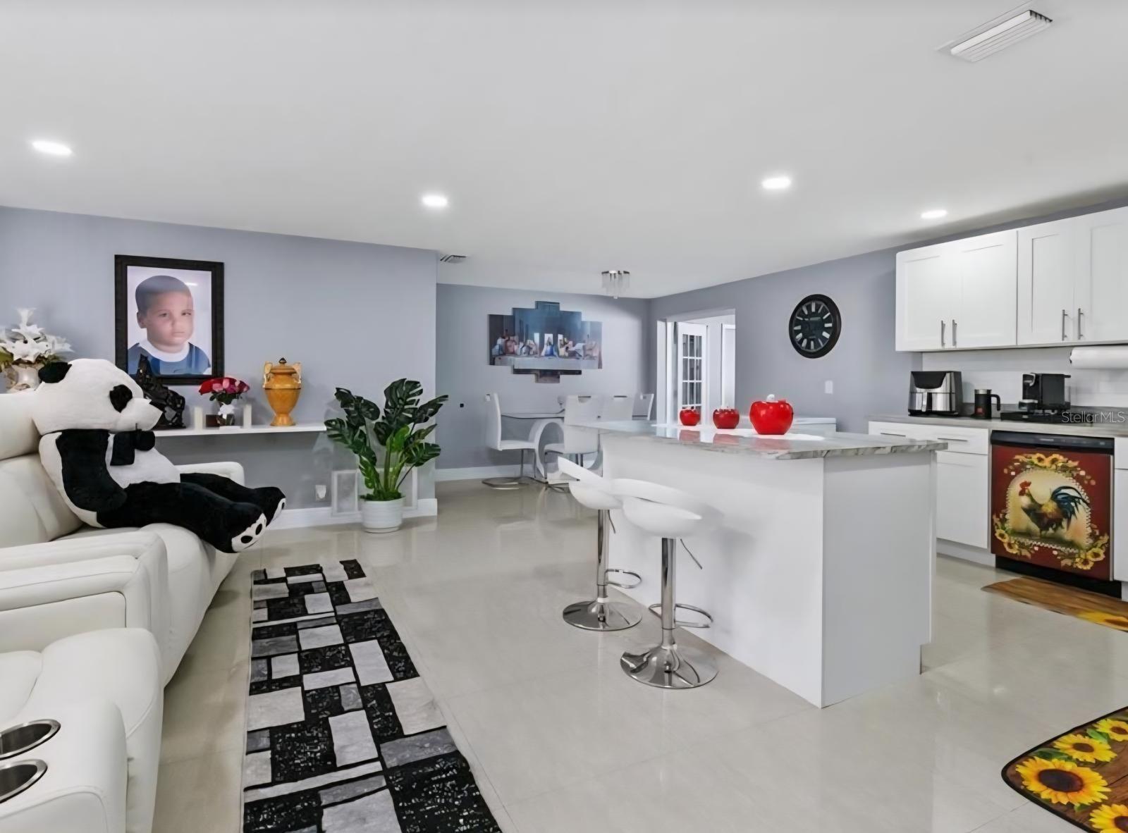 Image 4 of 18 For 8310 Pat Boulevard