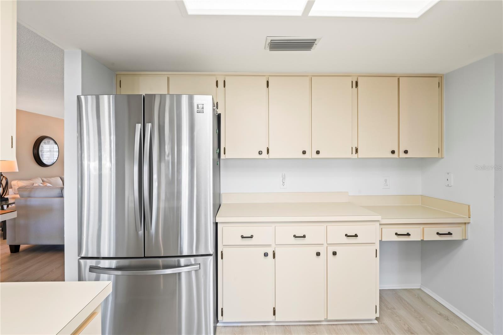 Image 16 of 98 For 7107 Pond View Court