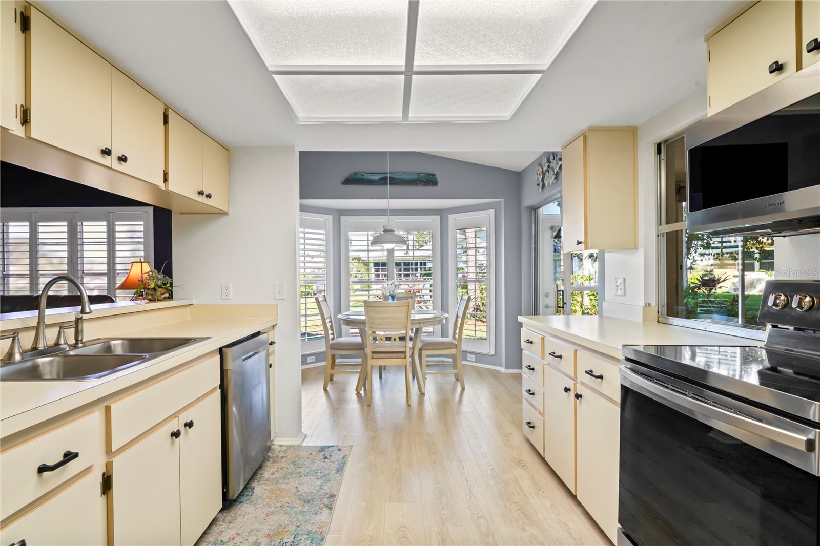 Image 19 of 98 For 7107 Pond View Court