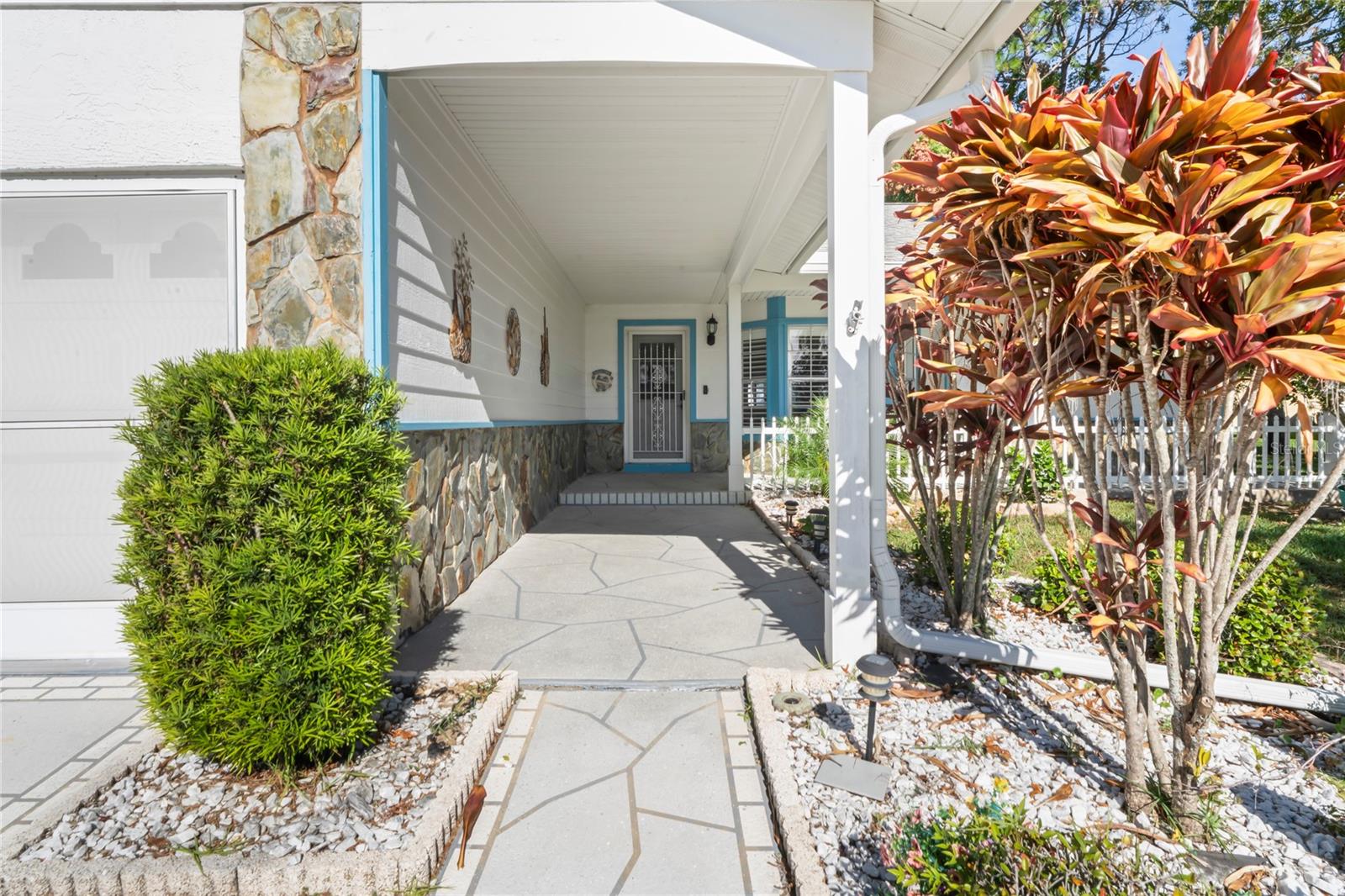 Image 4 of 98 For 7107 Pond View Court