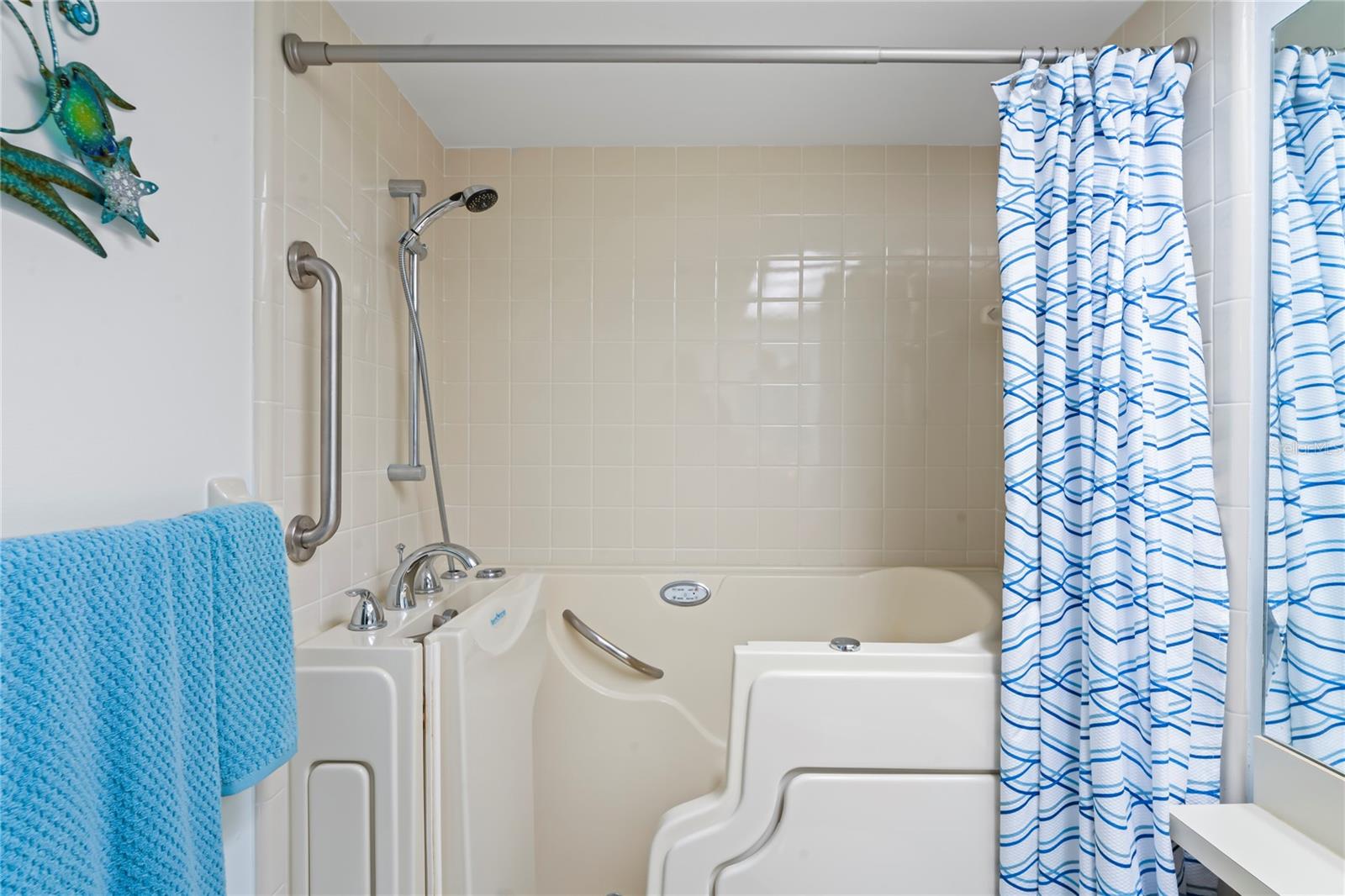 Image 41 of 98 For 7107 Pond View Court