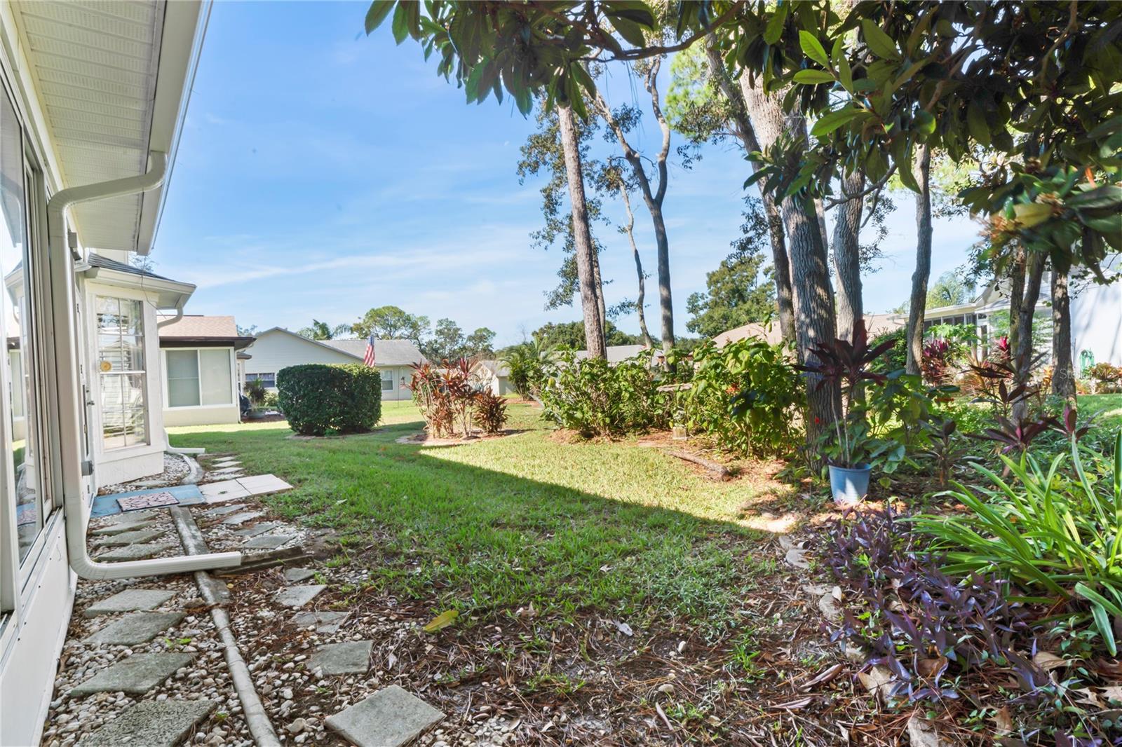 Image 52 of 98 For 7107 Pond View Court