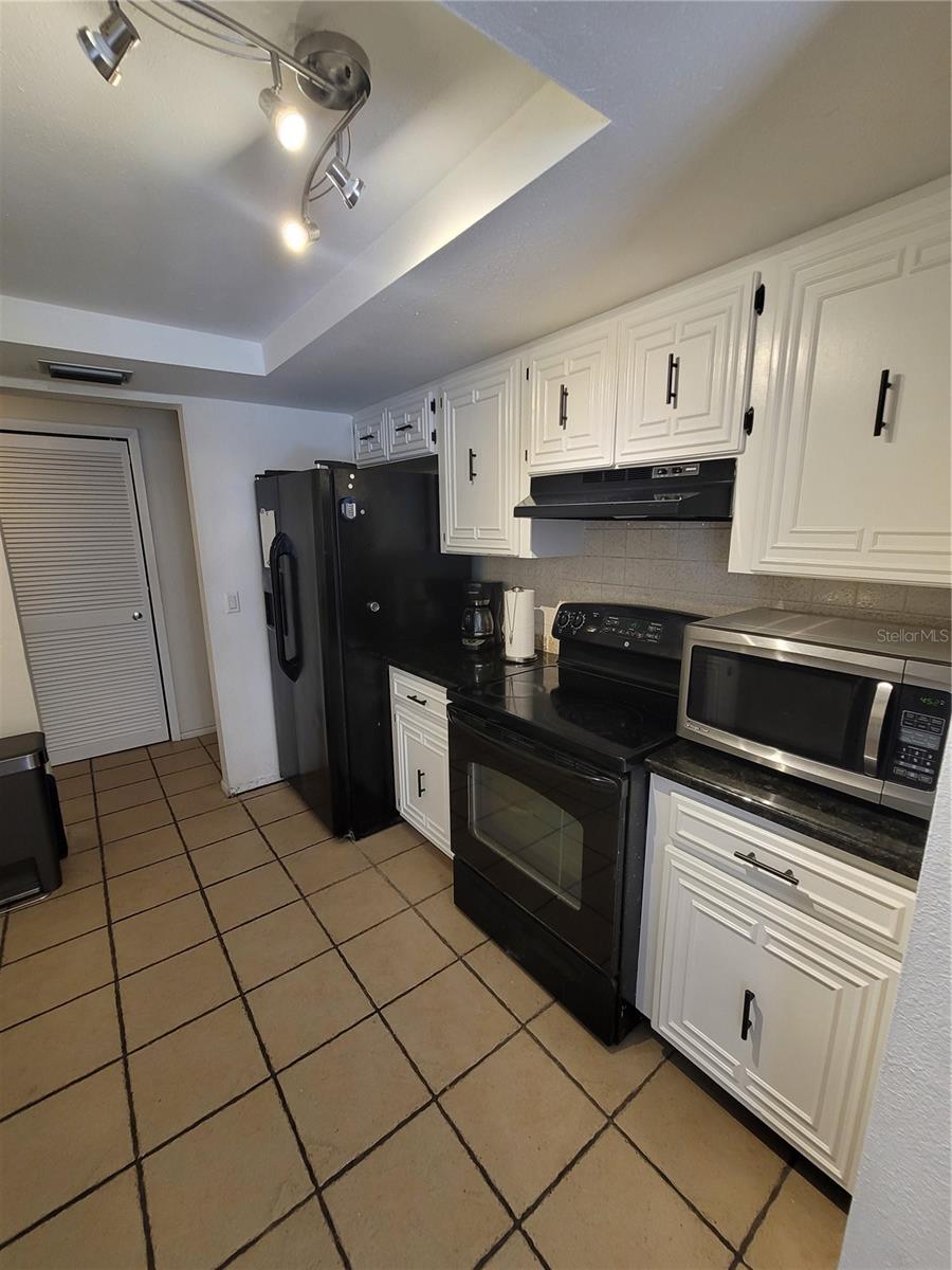 Image 5 of 40 For 9826 Lehigh Drive