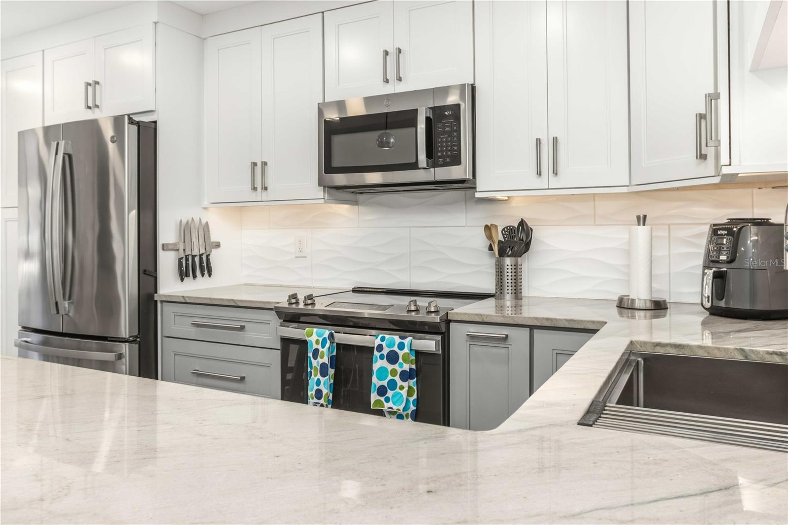 Image 12 of 45 For 105 Island Way 142