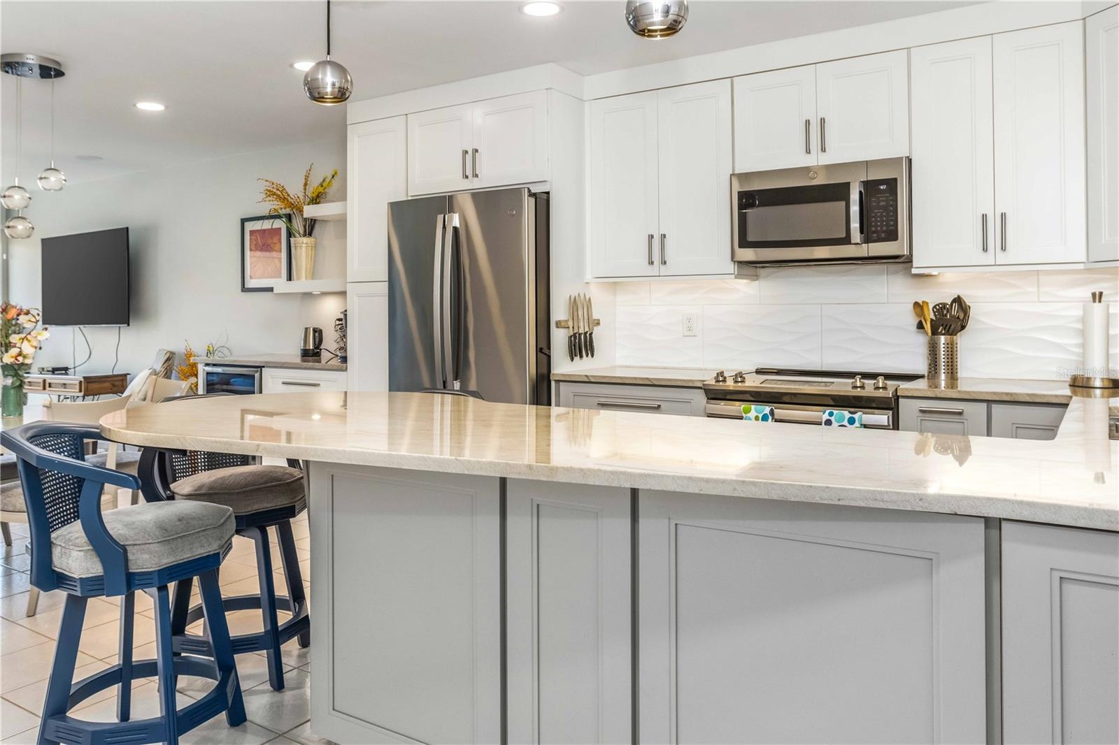 Image 13 of 45 For 105 Island Way 142