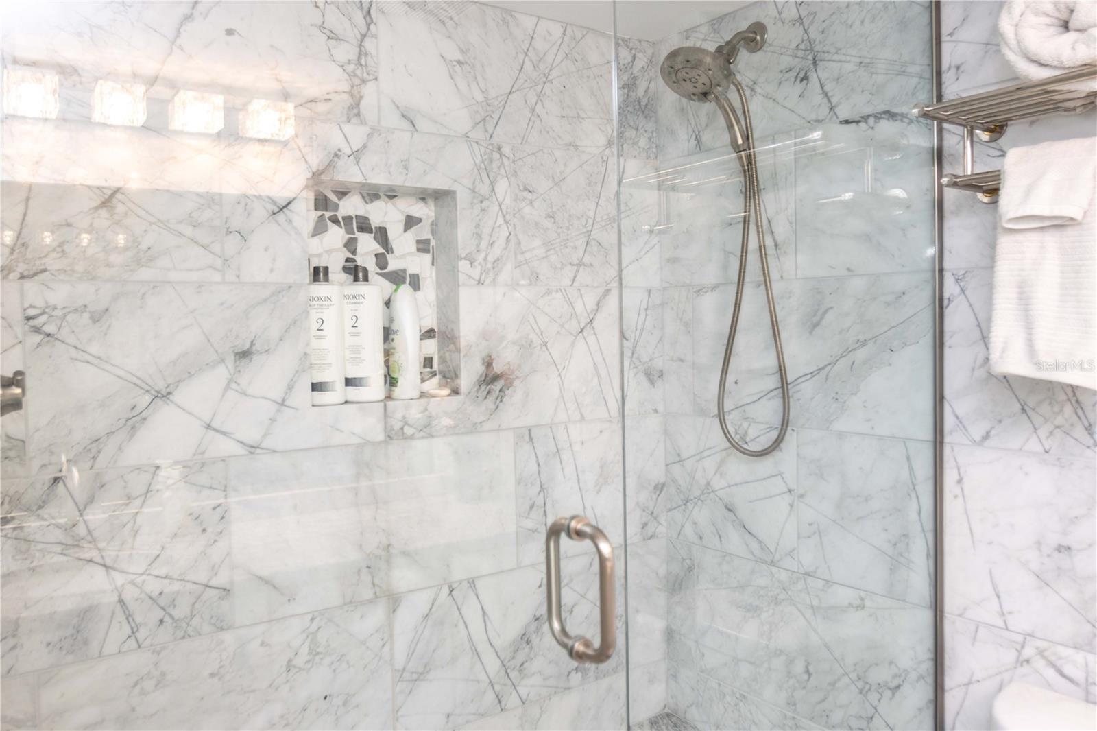 Image 20 of 45 For 105 Island Way 142