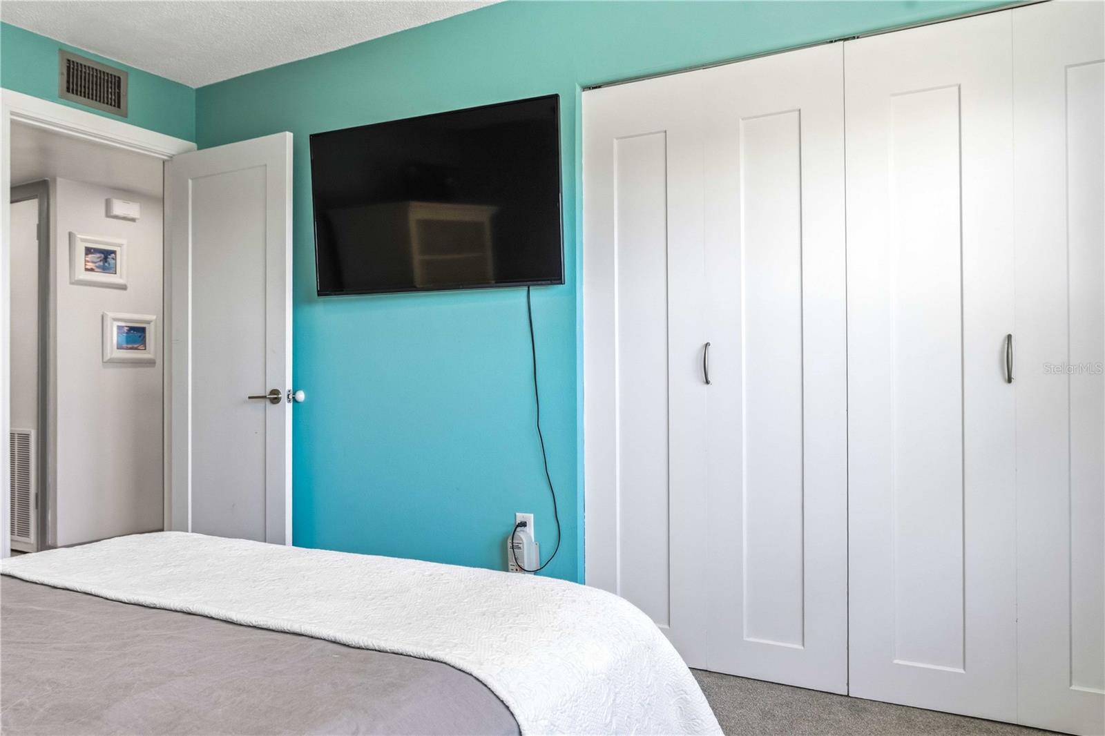 Image 24 of 45 For 105 Island Way 142