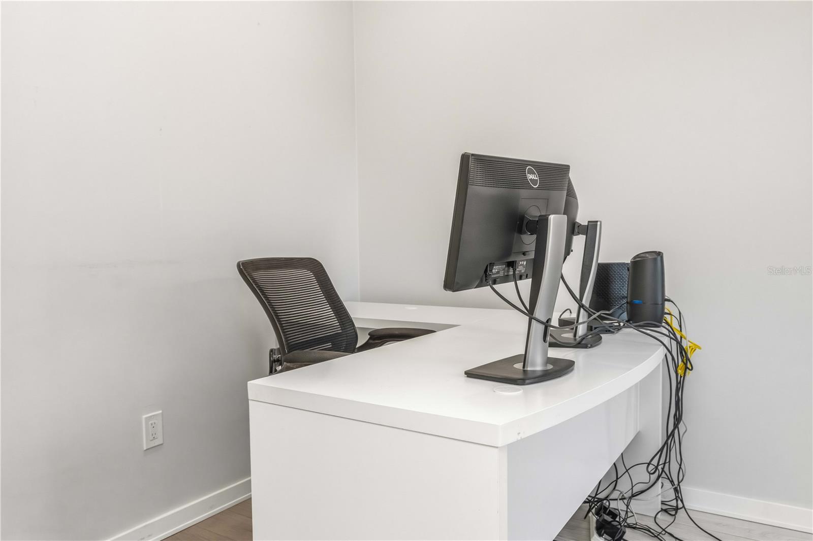 Image 27 of 45 For 105 Island Way 142