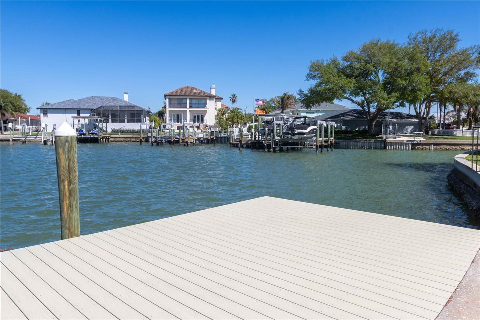 Image 40 of 45 For 105 Island Way 142