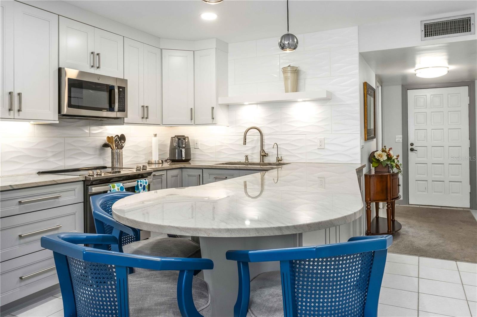 Image 5 of 45 For 105 Island Way 142