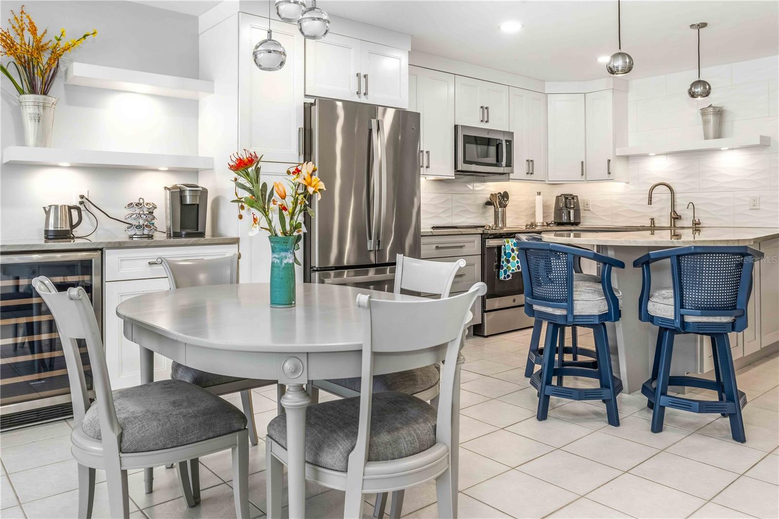 Image 7 of 45 For 105 Island Way 142