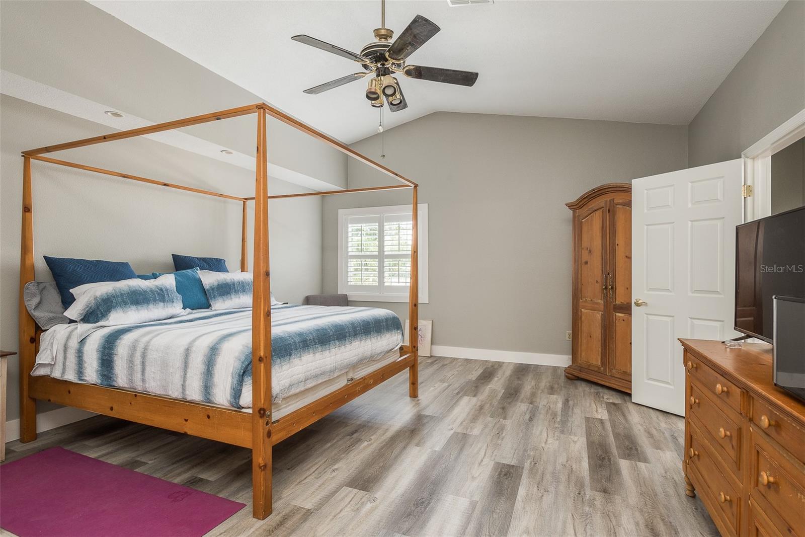 Image 23 of 59 For 14 Baywood Drive