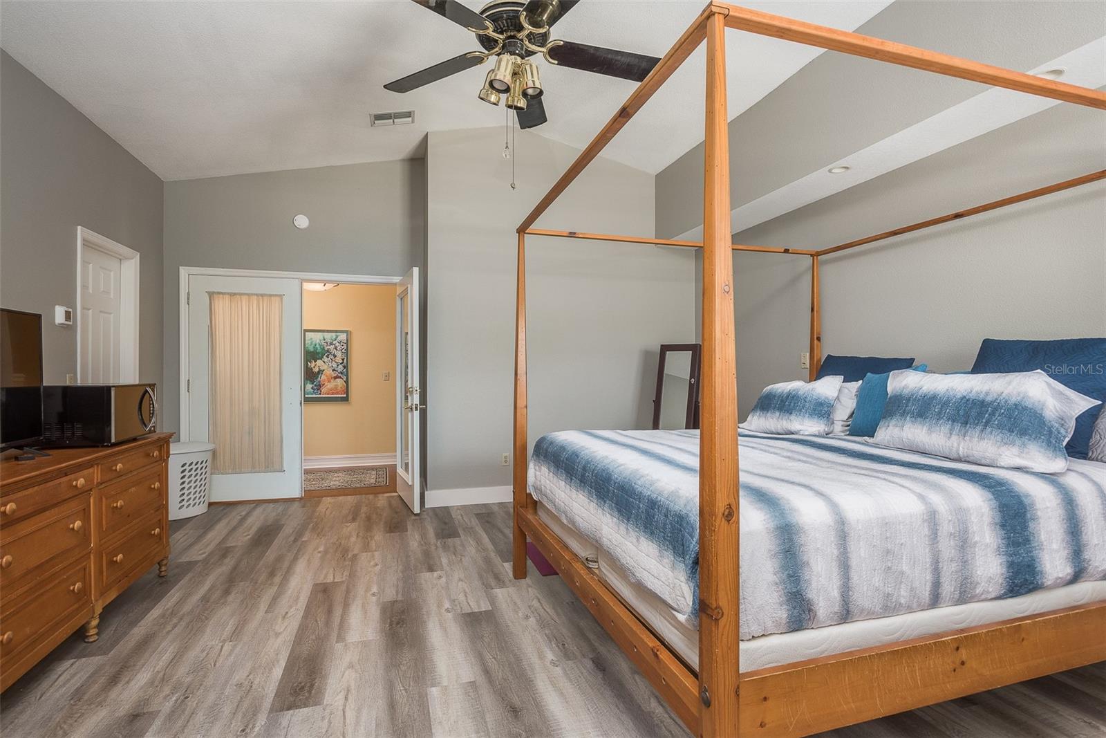 Image 24 of 59 For 14 Baywood Drive