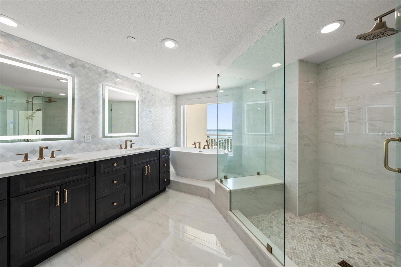 Image 23 of 43 For 1170 Gulf Boulevard 605