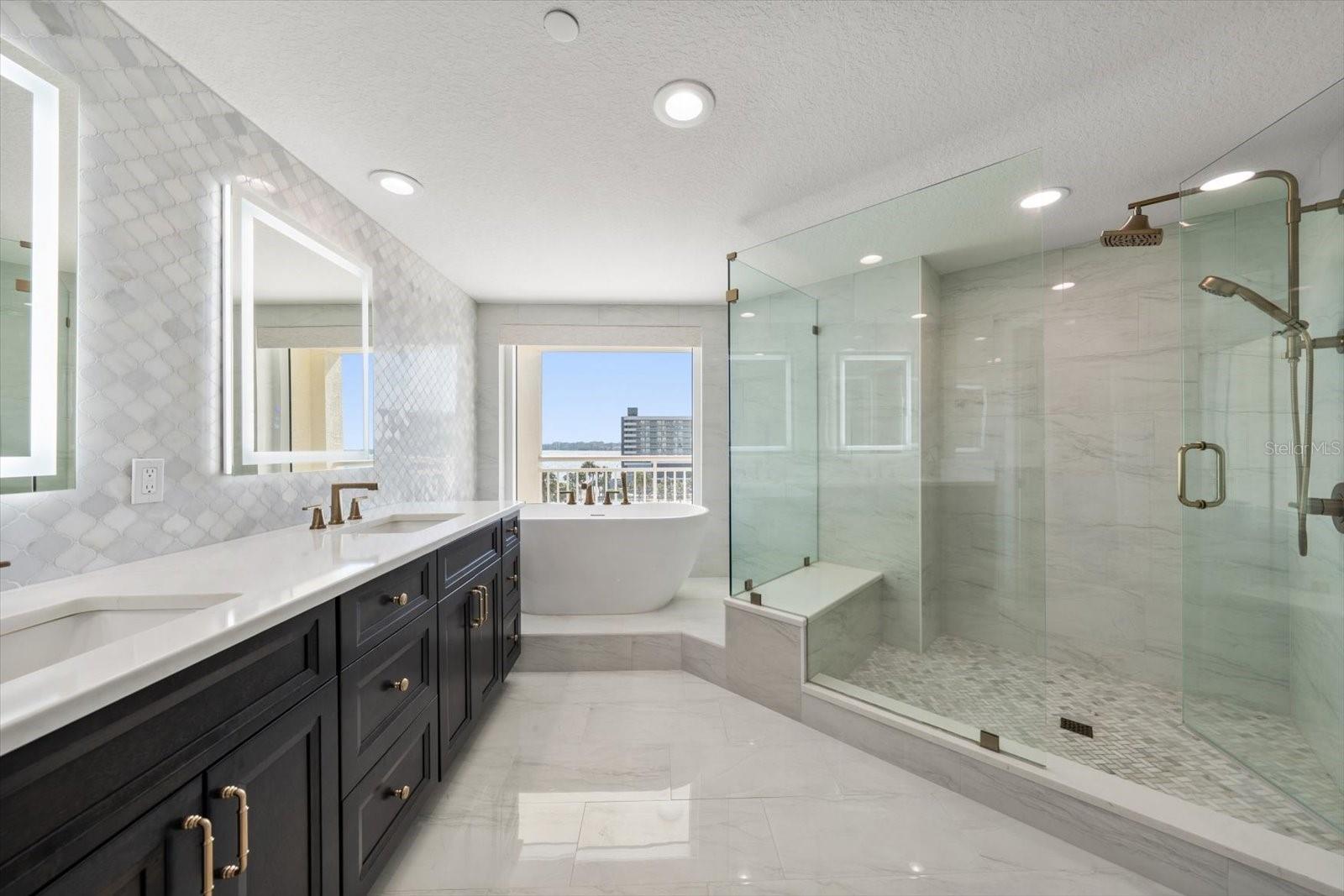 Image 25 of 43 For 1170 Gulf Boulevard 605