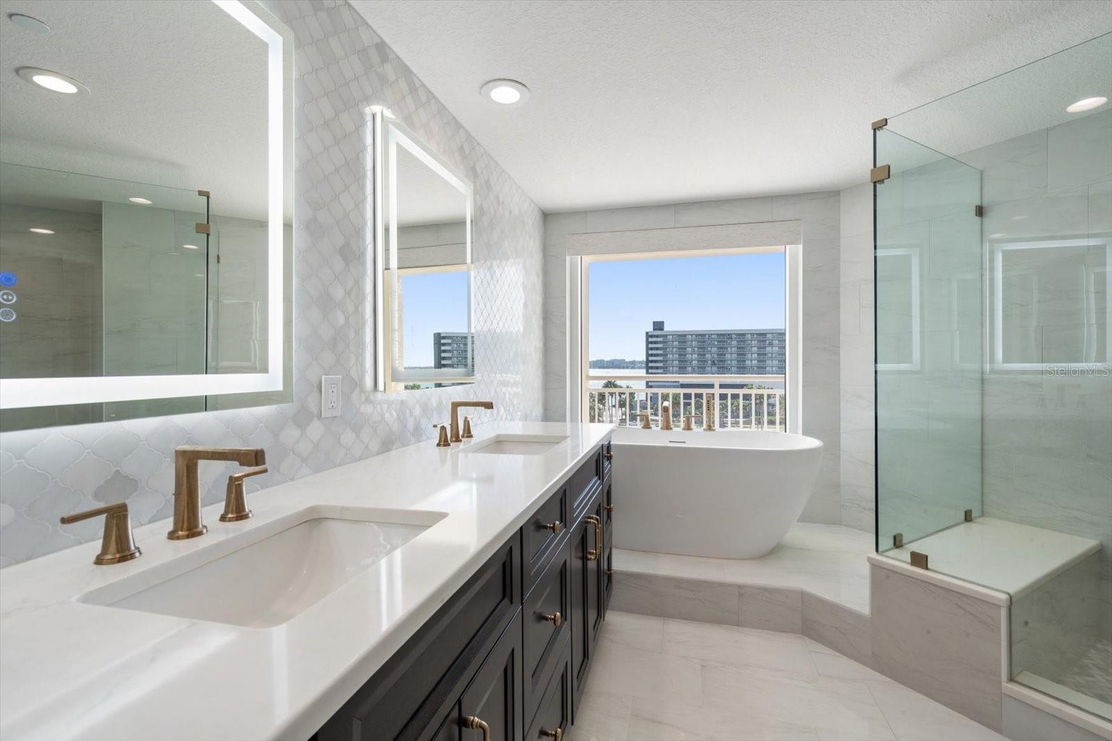 Image 26 of 43 For 1170 Gulf Boulevard 605