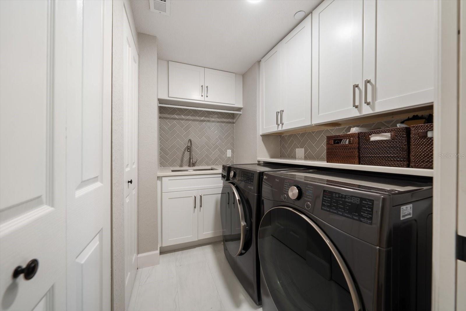 Image 32 of 43 For 1170 Gulf Boulevard 605