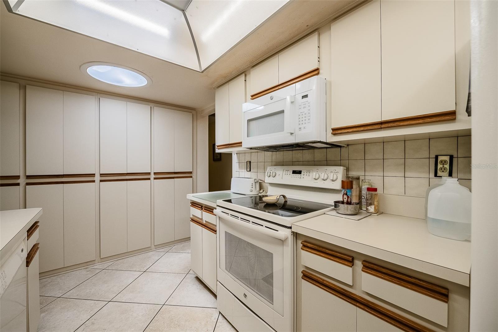 Image 12 of 53 For 14792 Imperial Point Drive S