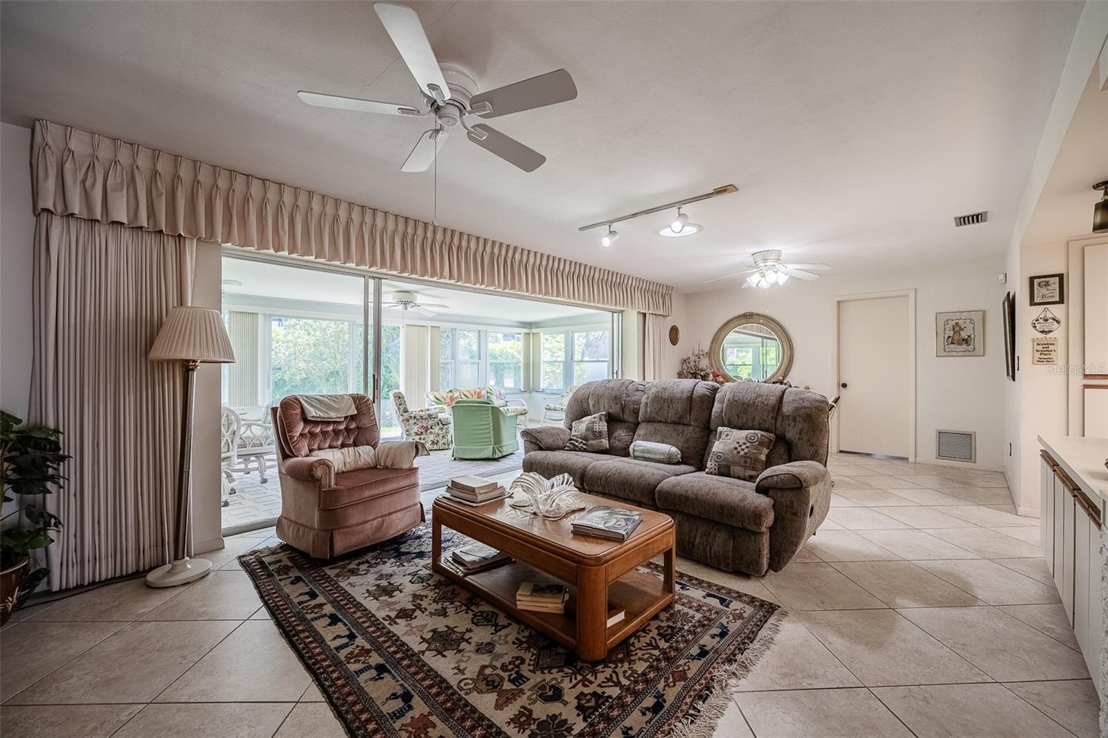 Image 15 of 53 For 14792 Imperial Point Drive S