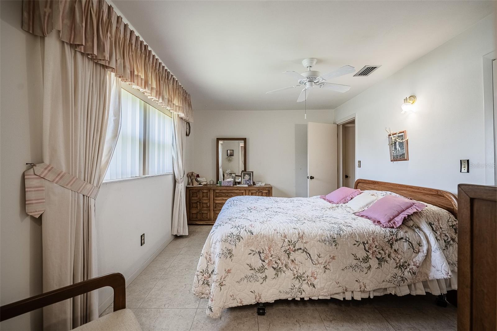 Image 19 of 53 For 14792 Imperial Point Drive S