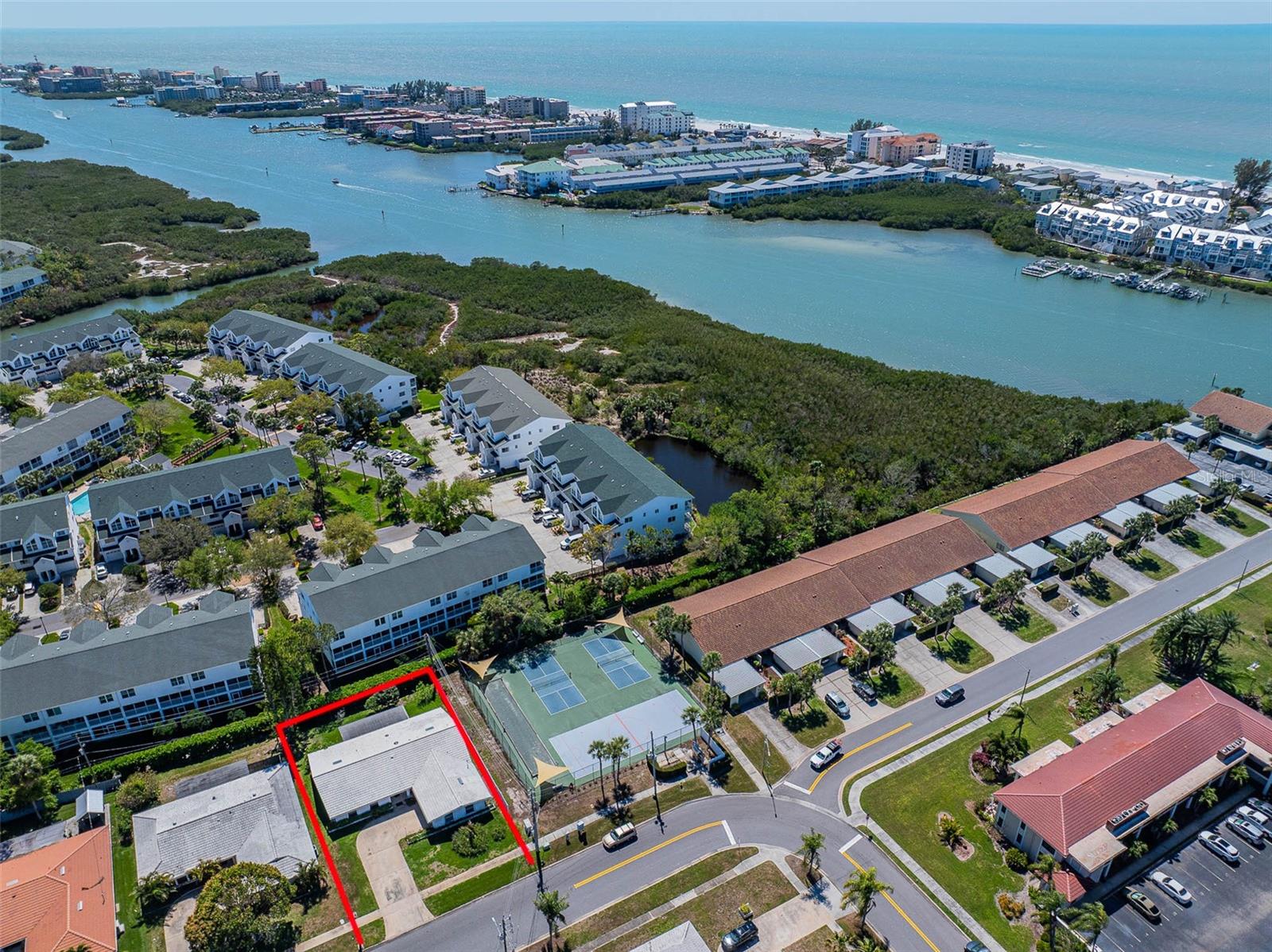 Image 34 of 53 For 14792 Imperial Point Drive S