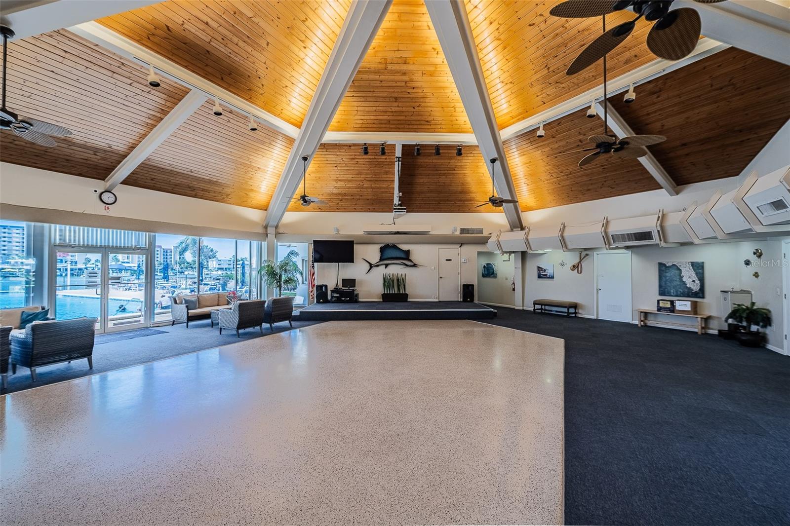 Image 37 of 53 For 14792 Imperial Point Drive S