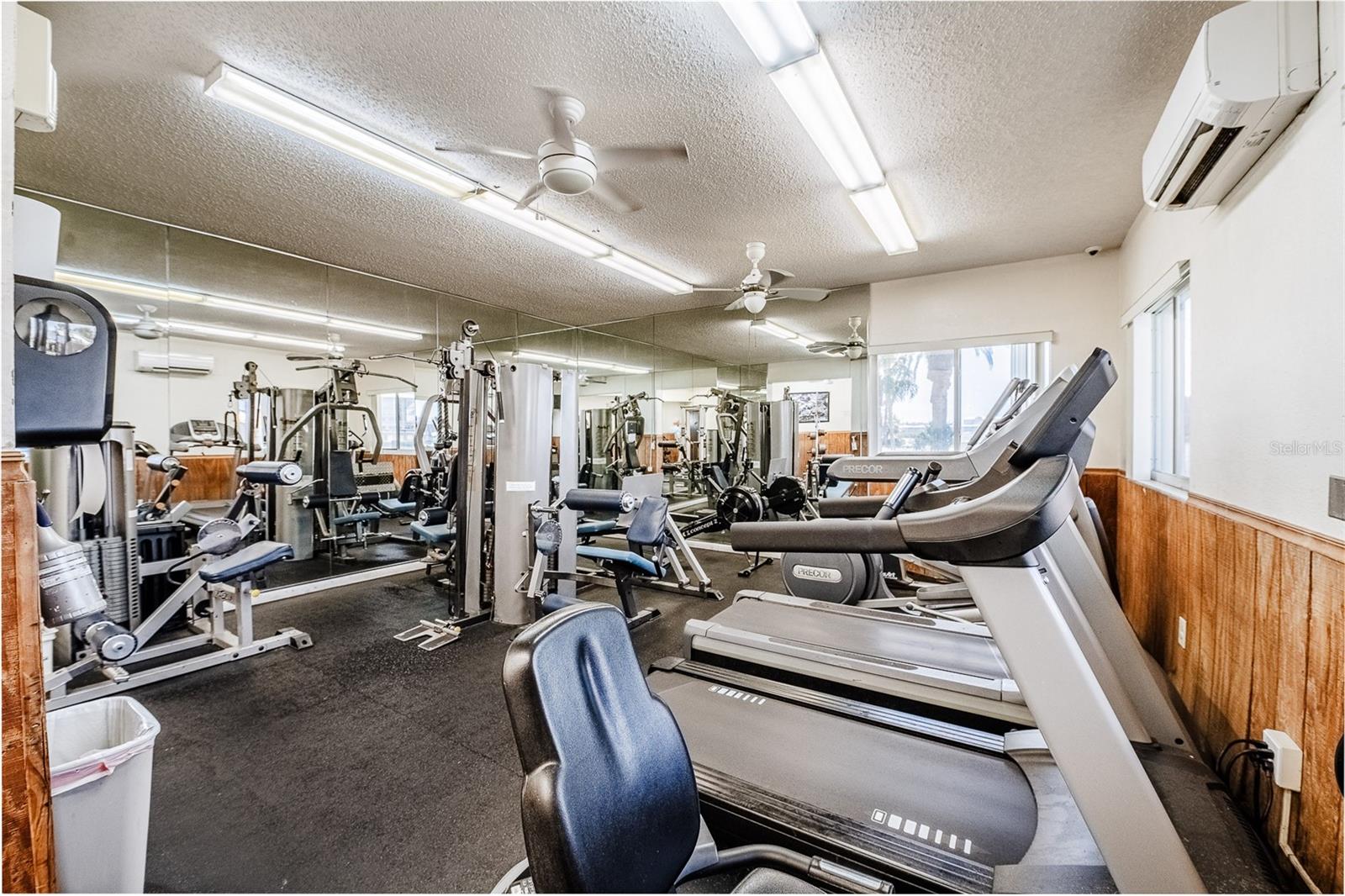 Image 44 of 53 For 14792 Imperial Point Drive S