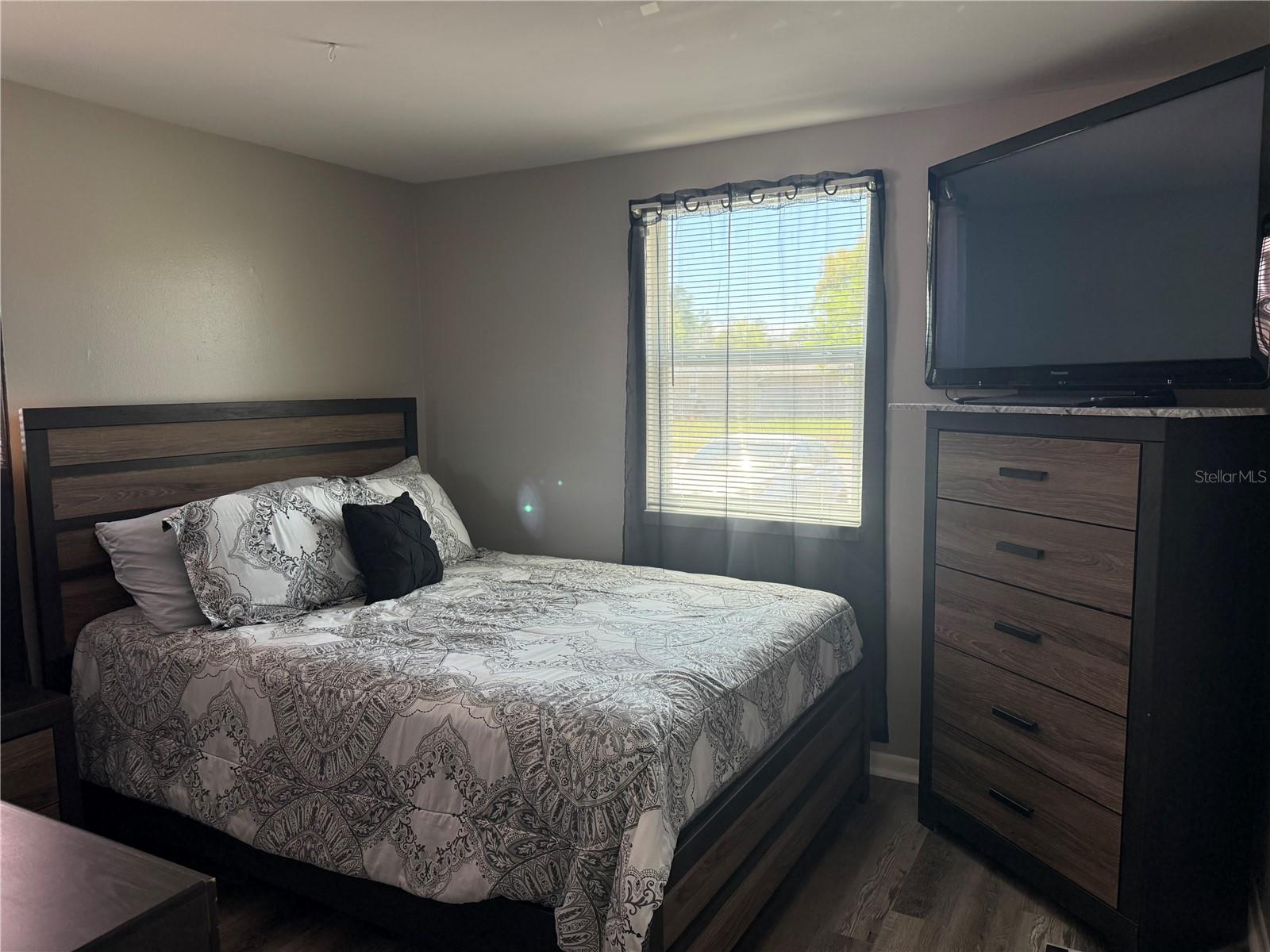 Image 19 of 21 For 9519 Century Drive