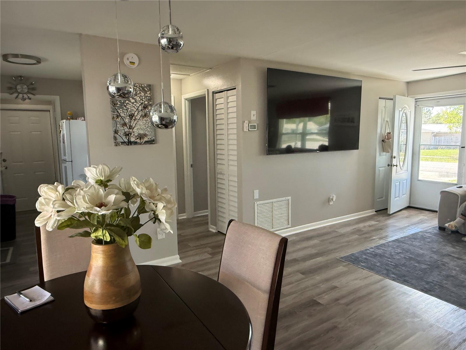 Image 5 of 21 For 9519 Century Drive