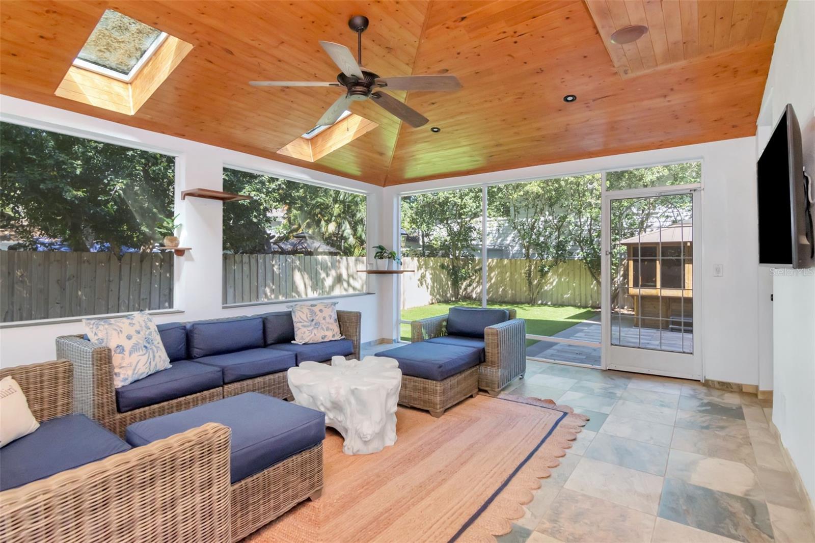 Image 15 of 49 For 4703 Dauphin Avenue