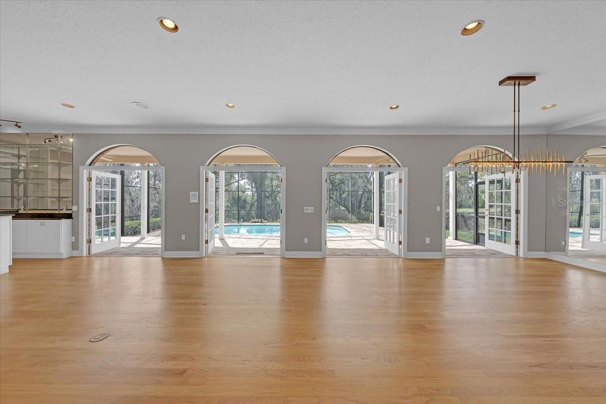 Image 16 of 68 For 1141 Myrtle Road