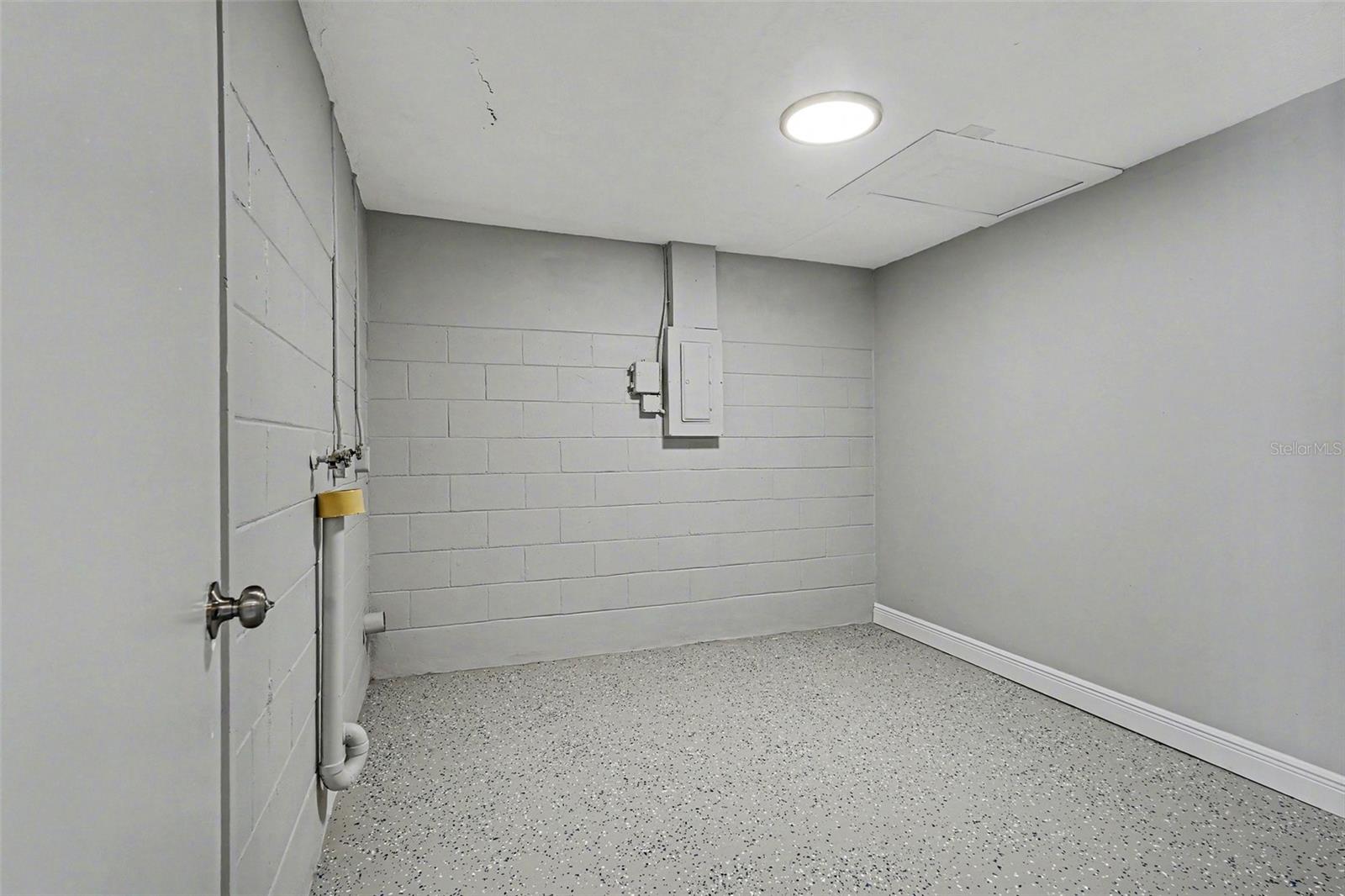 Image 21 of 34 For 7442 Compton Lane