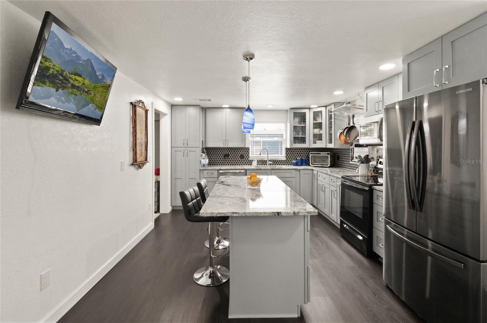 Image 8 of 22 For 319 119 Avenue