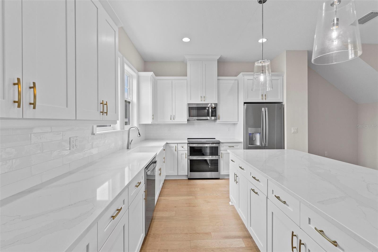 Image 11 of 35 For 4302 North B Street 4