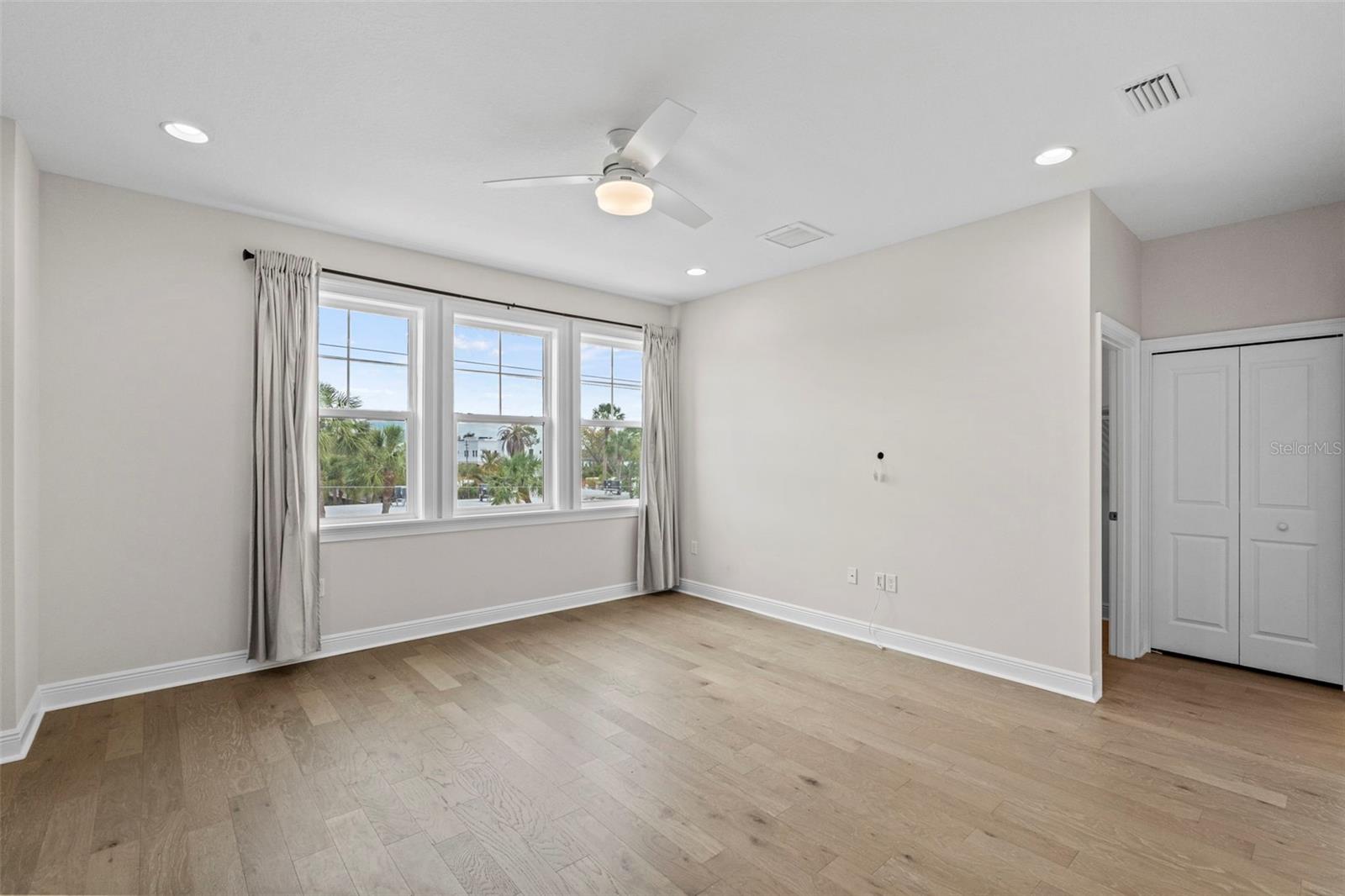 Image 14 of 35 For 4302 North B Street 4