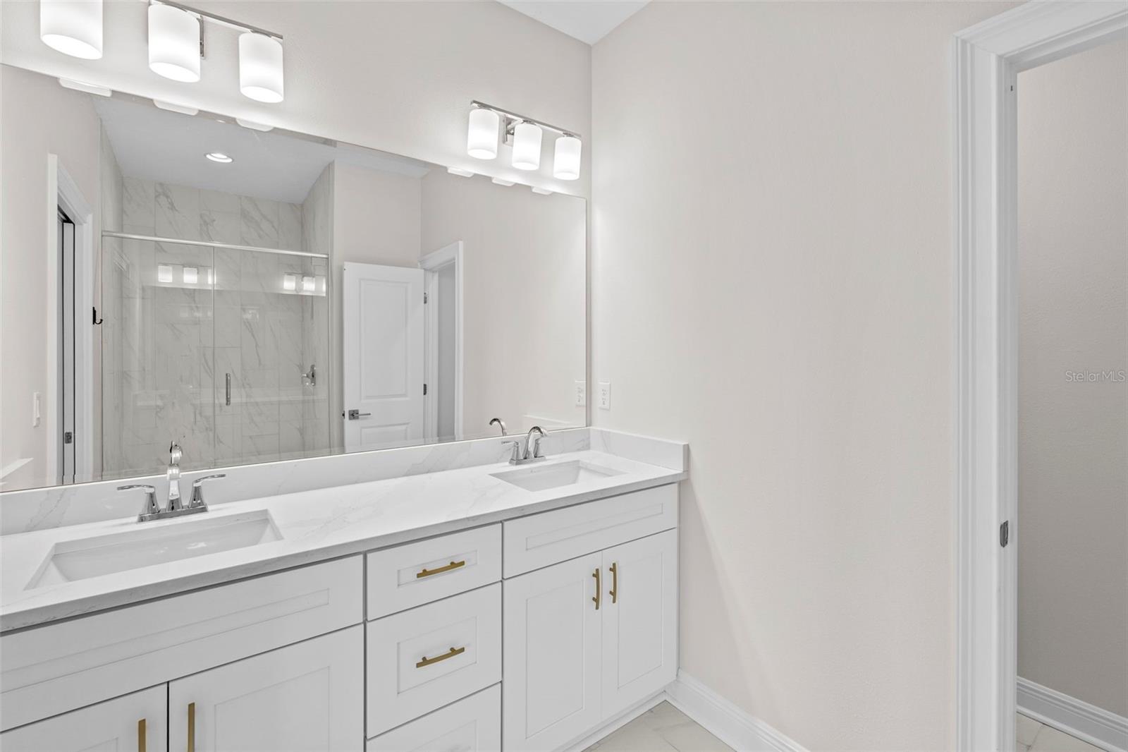 Image 20 of 35 For 4302 North B Street 4