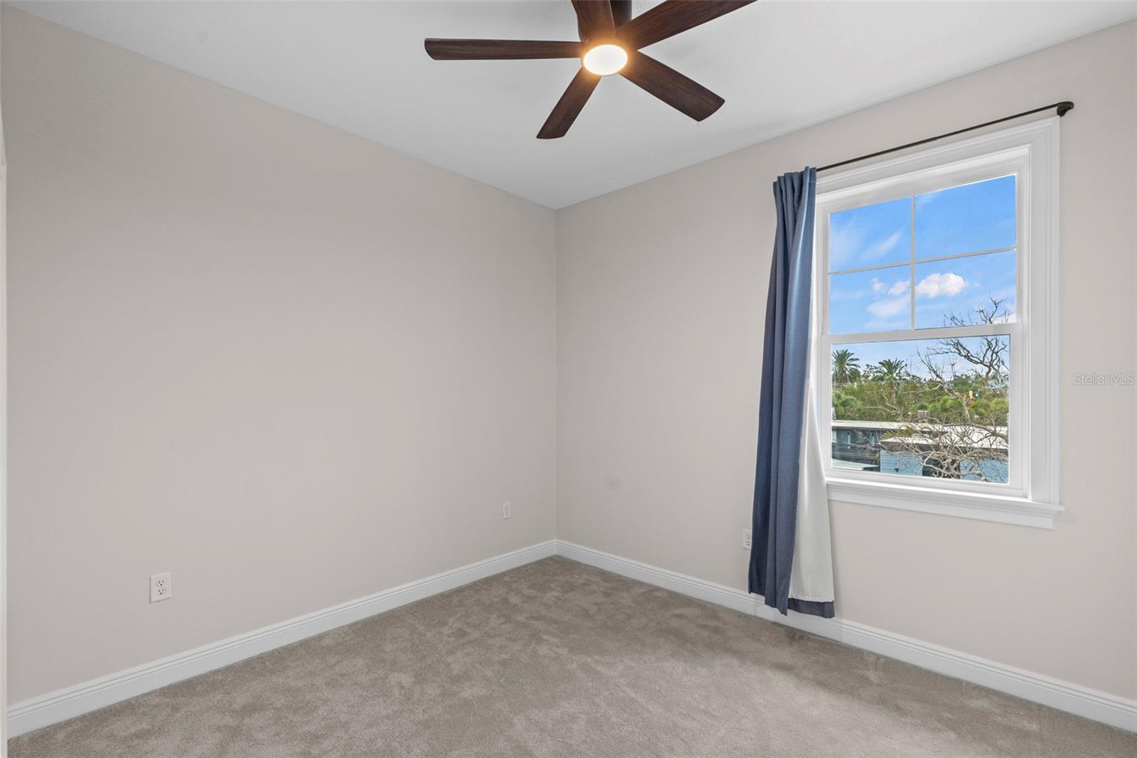 Image 27 of 35 For 4302 North B Street 4