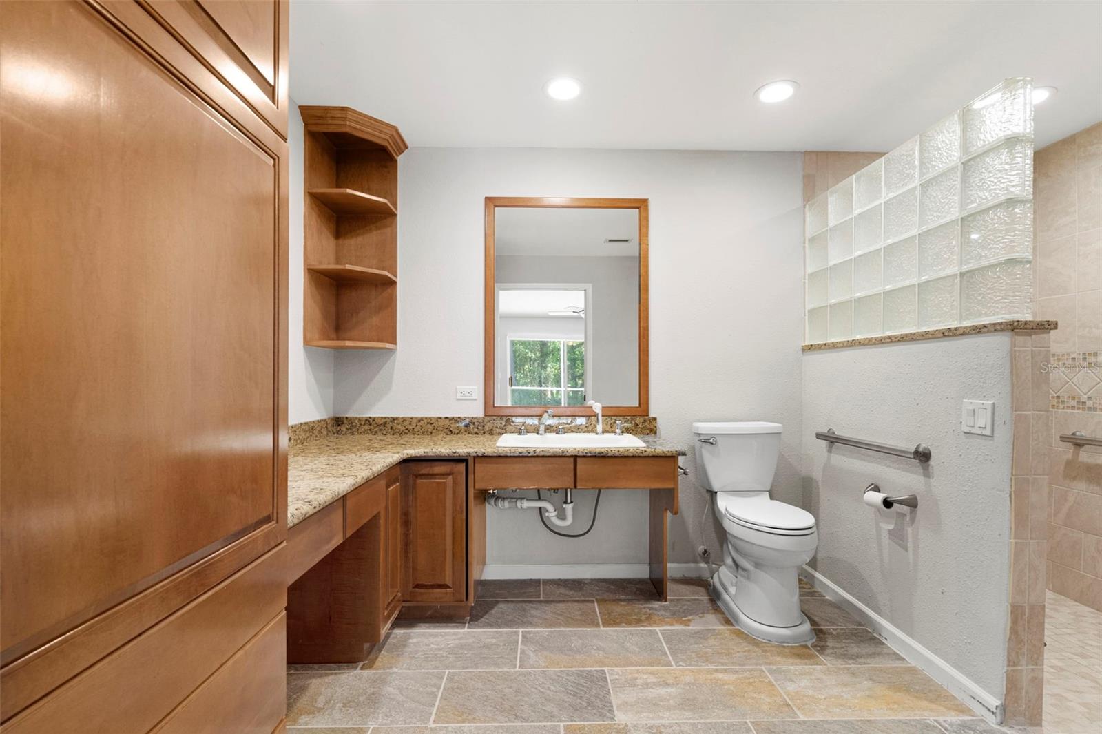 Image 14 of 42 For 3810 Darston Street