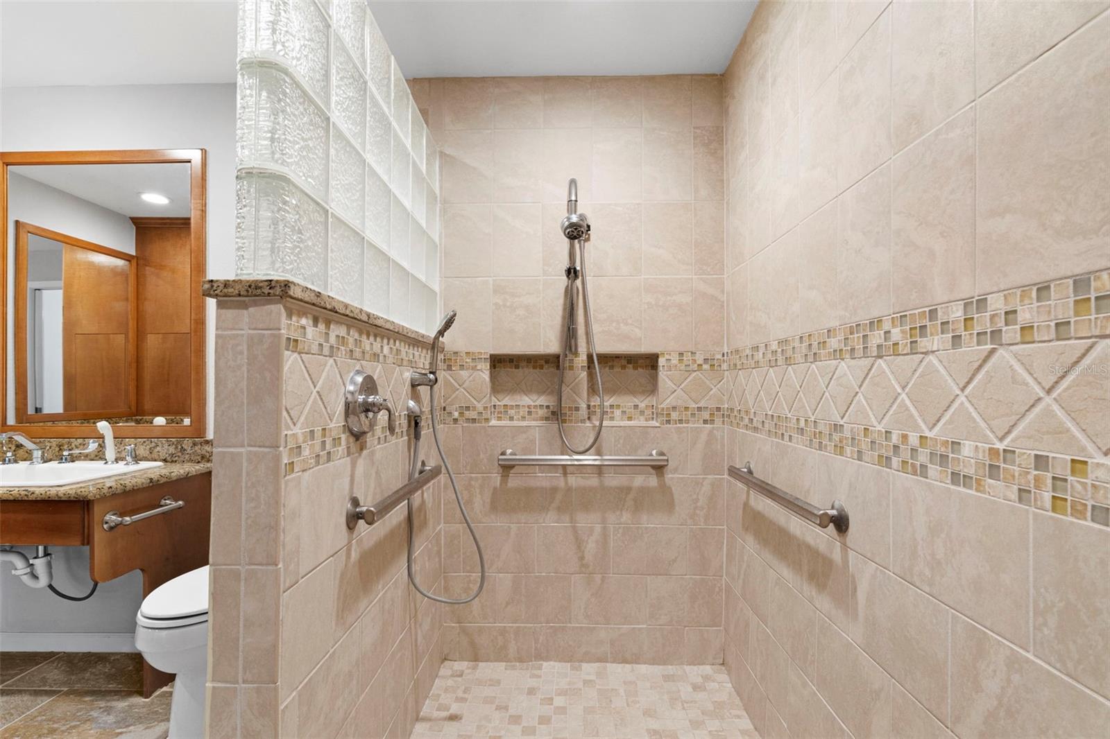 Image 16 of 42 For 3810 Darston Street