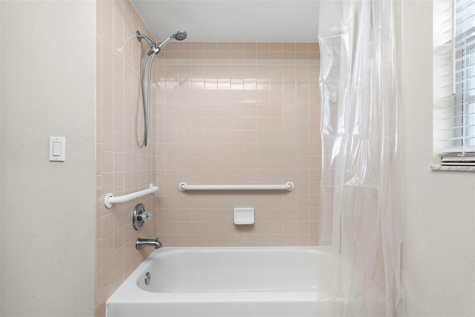 Image 28 of 42 For 3810 Darston Street