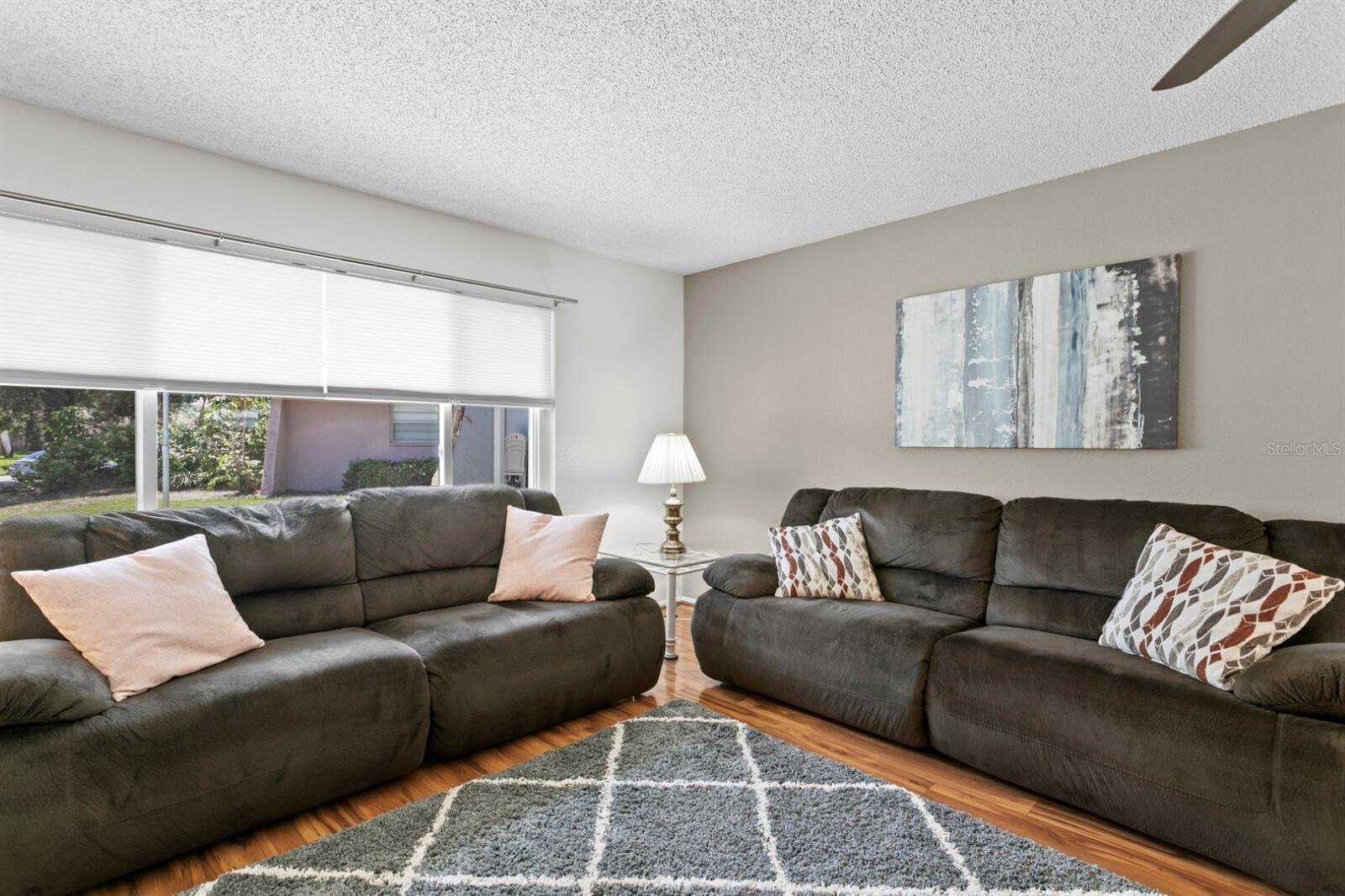 Image 11 of 49 For 8645 Pinetree Drive W