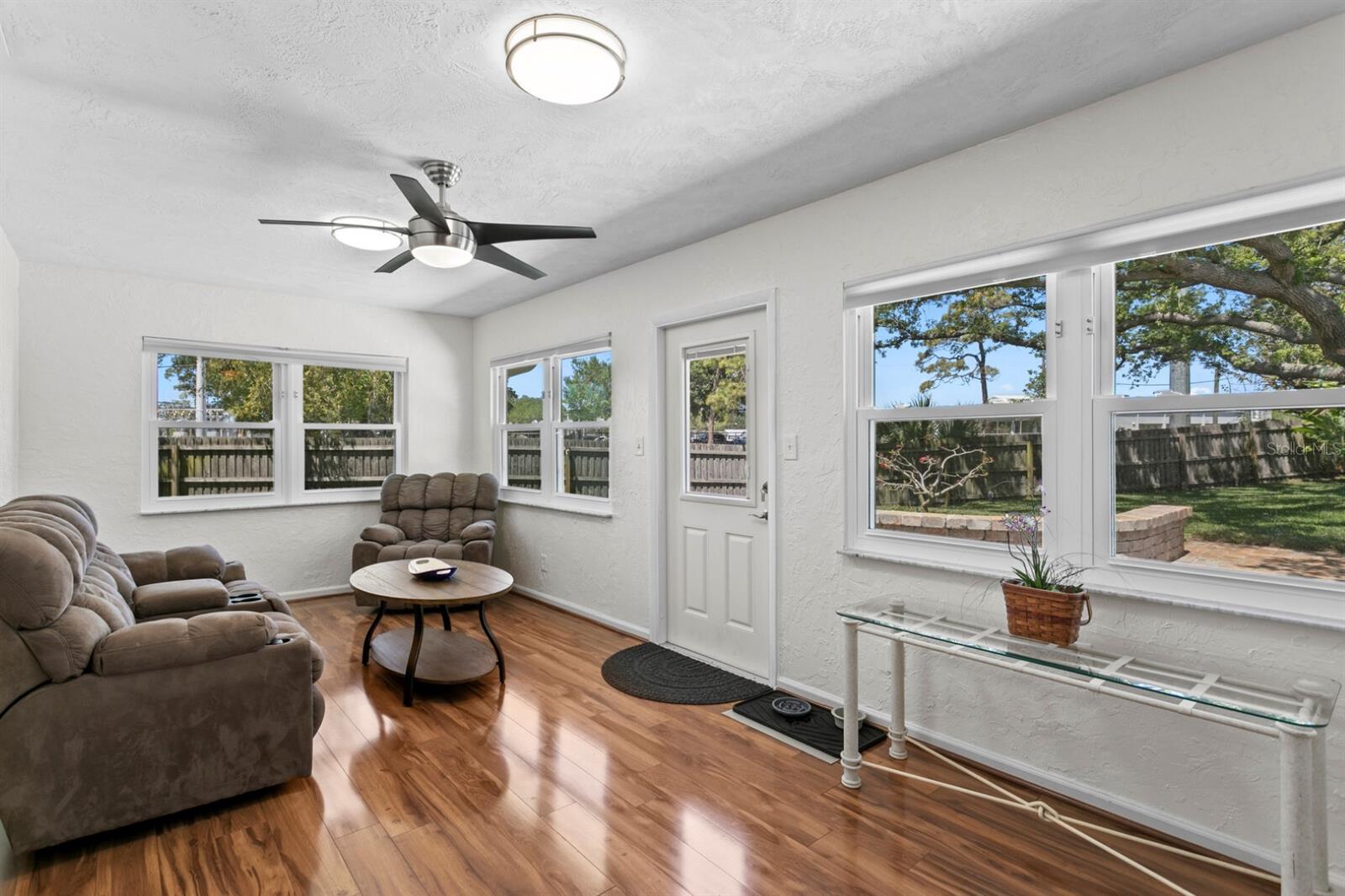 Image 14 of 49 For 8645 Pinetree Drive W