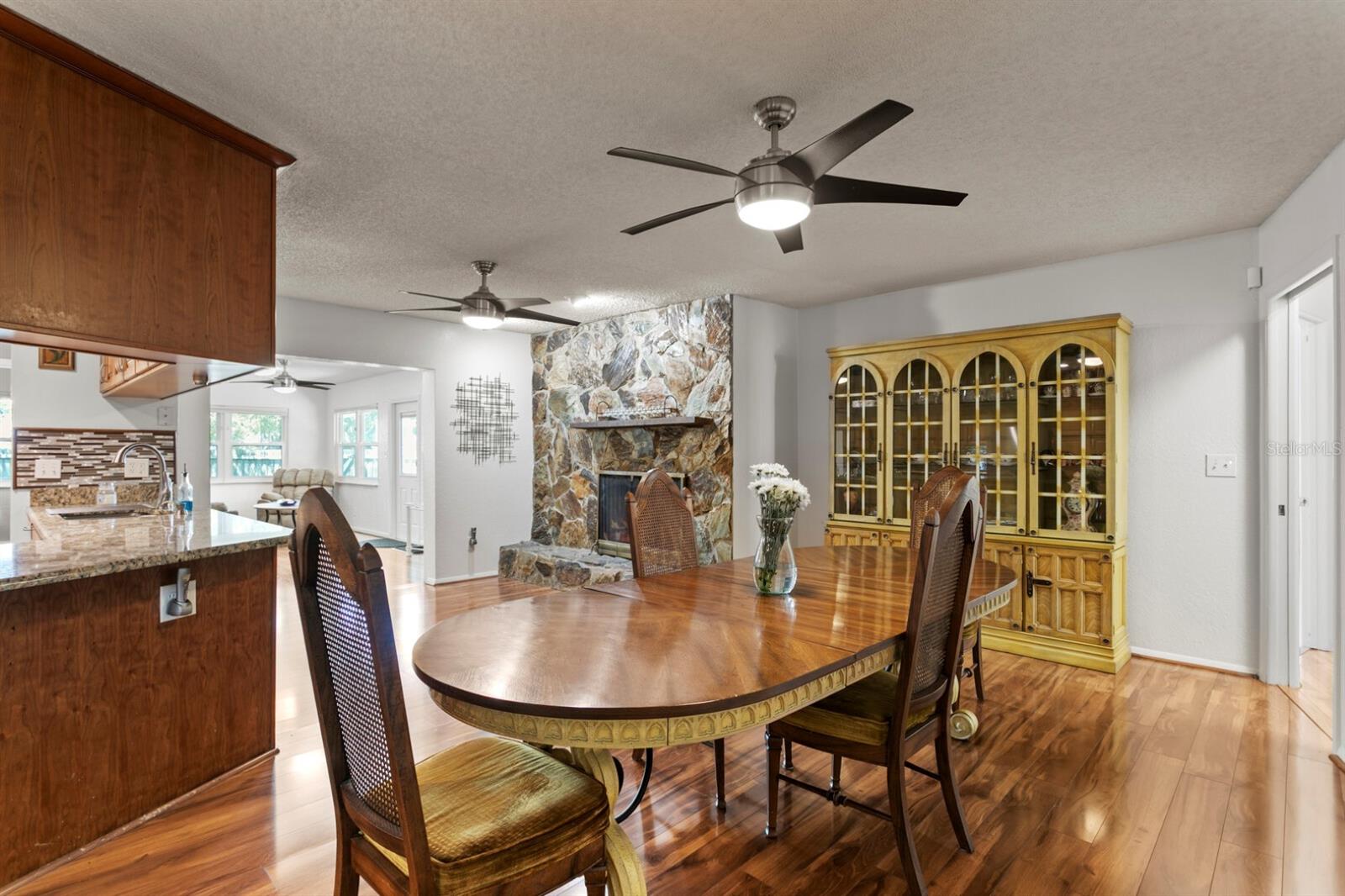 Image 18 of 49 For 8645 Pinetree Drive W