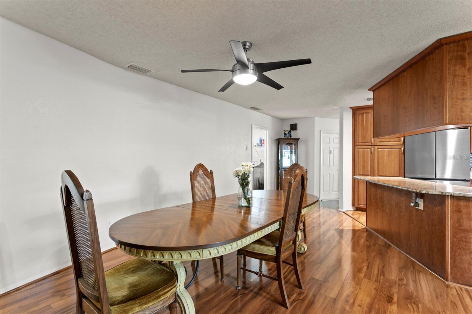 Image 19 of 49 For 8645 Pinetree Drive W