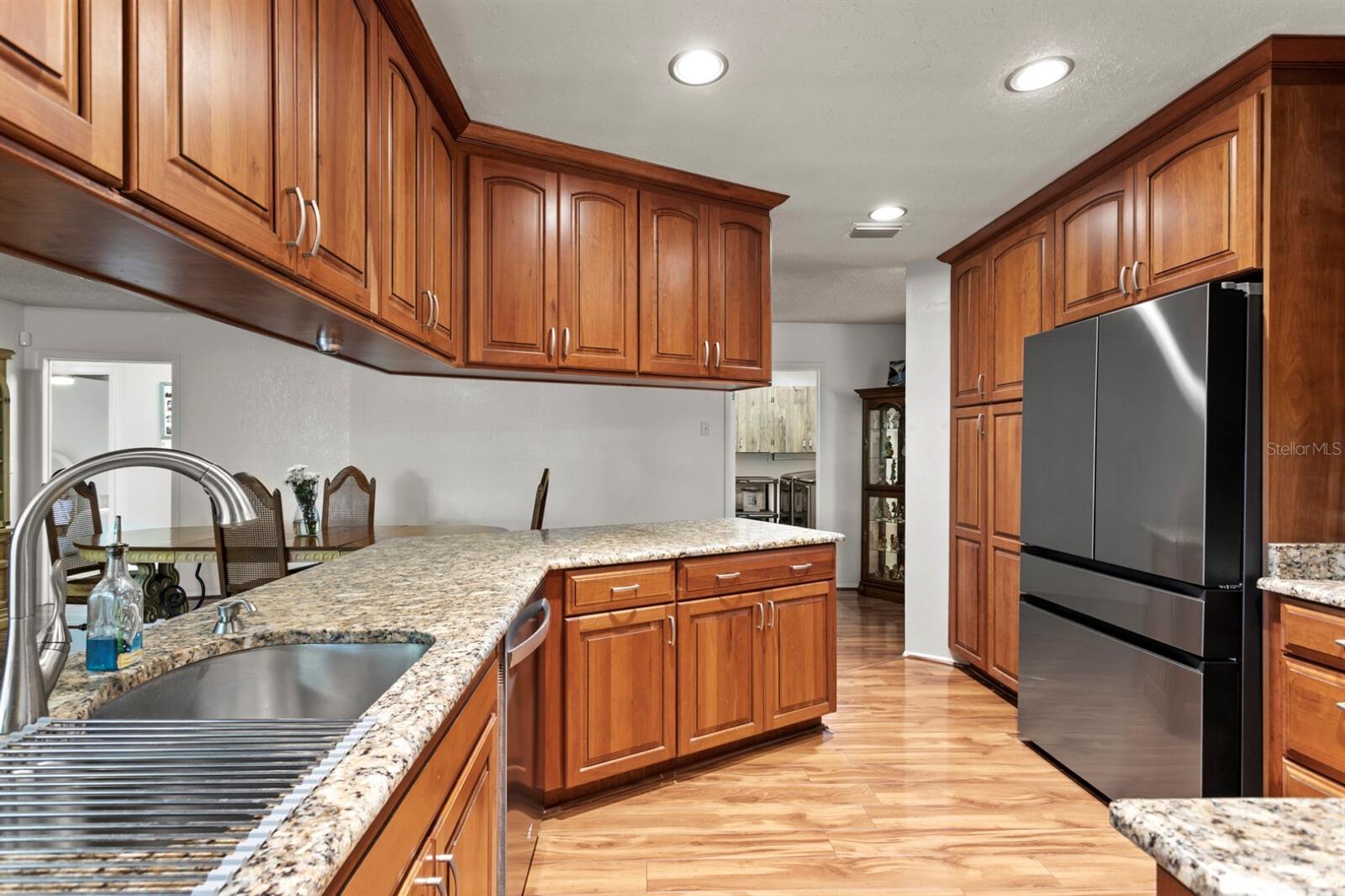 Image 22 of 49 For 8645 Pinetree Drive W