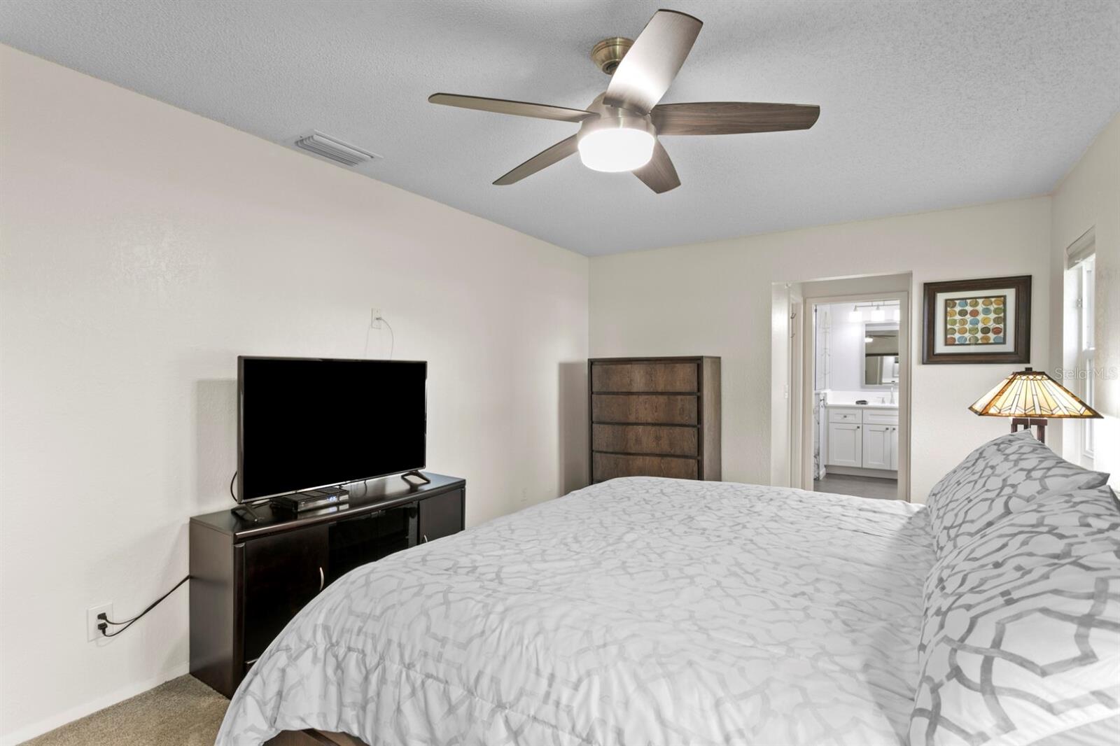 Image 25 of 49 For 8645 Pinetree Drive W