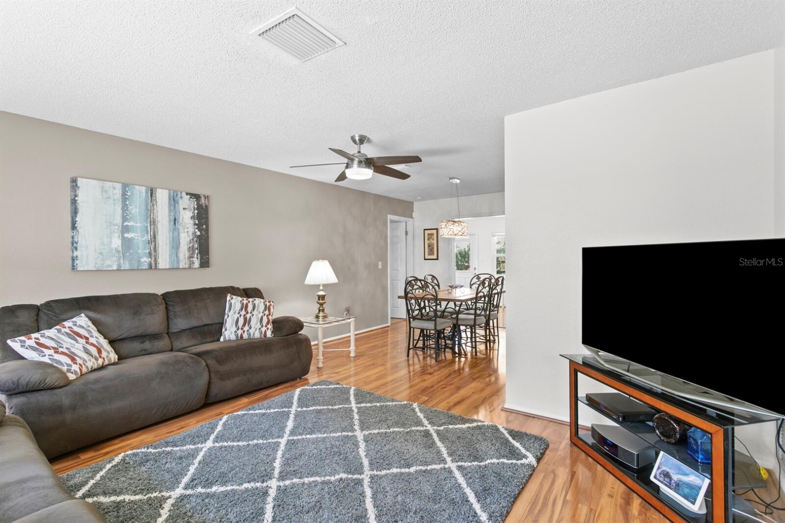 Image 3 of 49 For 8645 Pinetree Drive W